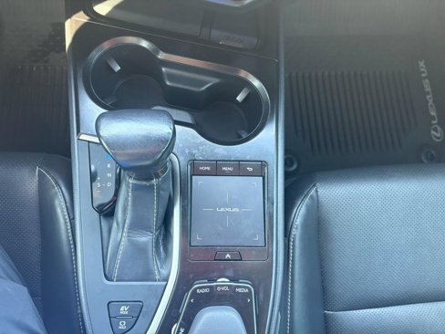 Used 2019 Lexus UX 250h image 16