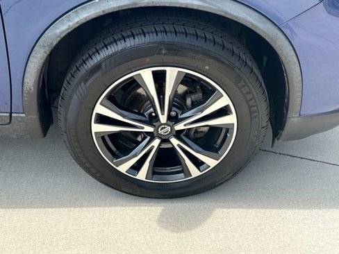 Used 2020 Nissan Rogue SV w/ Premium Package image 15