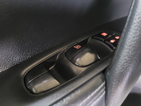 Used 2019 Nissan Rogue SV image 27
