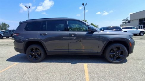 Used 2023 Jeep Grand Cherokee L Laredo image 9