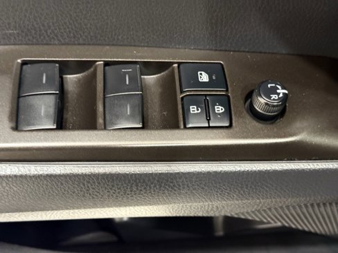 Used 2021 Toyota Camry LE image 19
