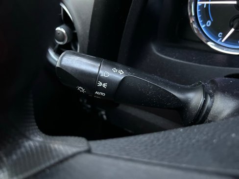 Used 2018 Toyota Corolla LE image 21