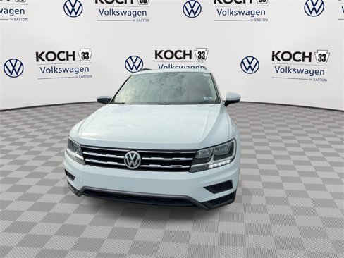 Used 2021 Volkswagen Tiguan SE w/ Panoramic Sunroof Package image 3