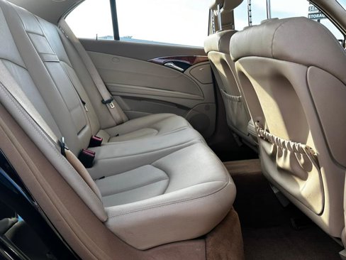 Used 2009 Mercedes-Benz E 350 4MATIC Sedan image 22