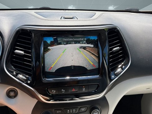 Used 2019 Jeep Cherokee Limited w/ Luxury Group image 30