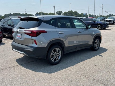 Used 2021 Kia Seltos LX image 3