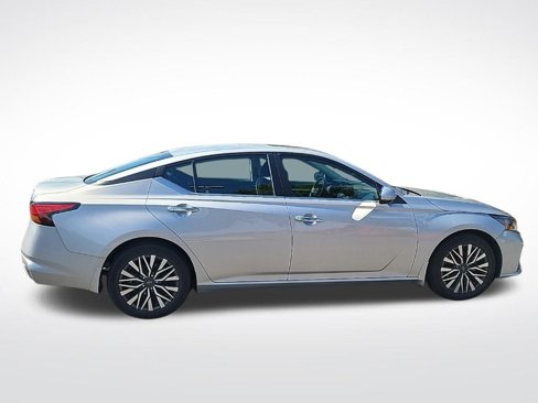 Used 2023 Nissan Altima 2.5 SV w/ SV Premium Package image 6