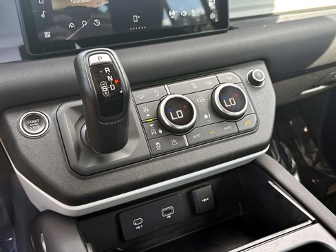 Used 2020 Land Rover Defender 110 image 23