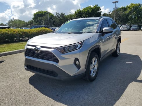 Used 2021 Toyota RAV4 XLE image 2