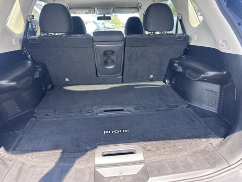 Used 2018 Nissan Rogue SV w/ Premium Package image 25