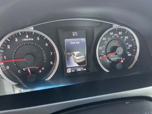 Used 2015 Toyota Camry XLE image 12