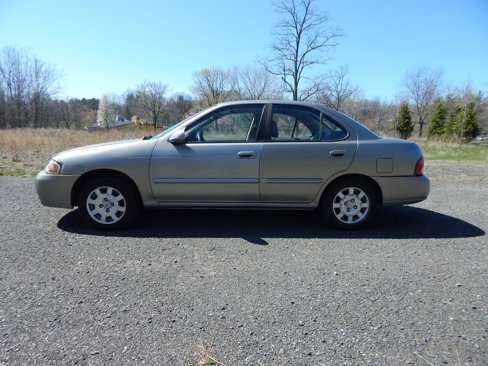 Used 2002 Nissan Sentra GXE image 2