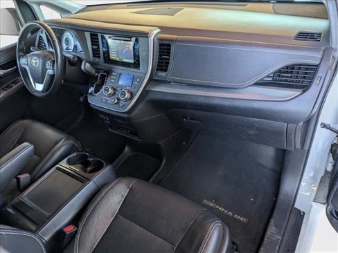 Used 2015 Toyota Sienna SE Premium image 21