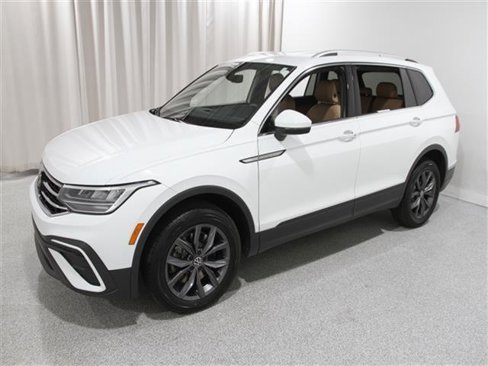 Used 2022 Volkswagen Tiguan SE image 3