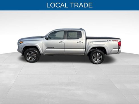 Used 2017 Toyota Tacoma SR image 6