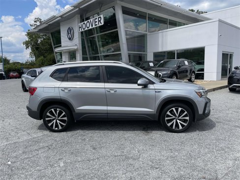 Used 2023 Volkswagen Taos SE image 2