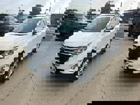 Used 2020 Chevrolet Equinox LT image 2