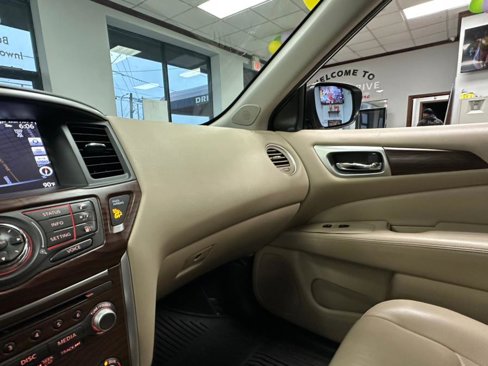 Used 2018 Nissan Pathfinder Platinum image 50