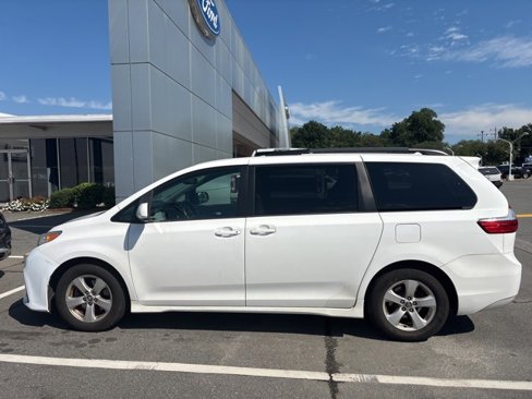 Used 2018 Toyota Sienna LE image 25