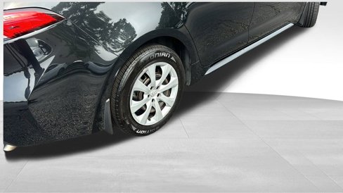 Used 2021 Toyota Corolla LE image 8