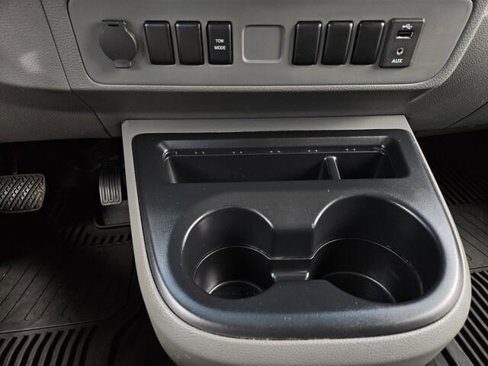 Used 2018 Nissan NV 3500 S image 22