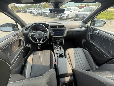 Used 2022 Volkswagen Tiguan SE R-Line image 9