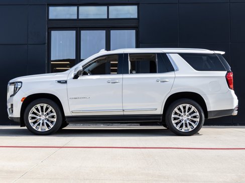 Used 2022 GMC Yukon Denali w/ Denali Premium Package image 9