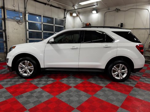Used 2017 Chevrolet Equinox LT image 4