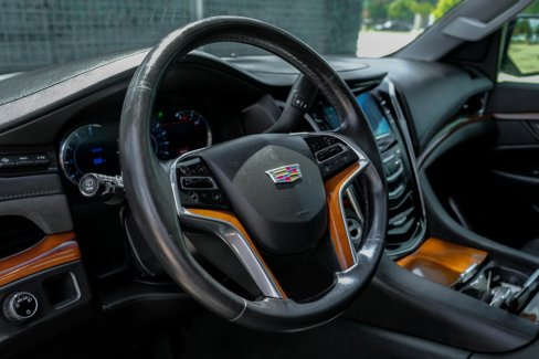 Used 2016 Cadillac Escalade Luxury image 17