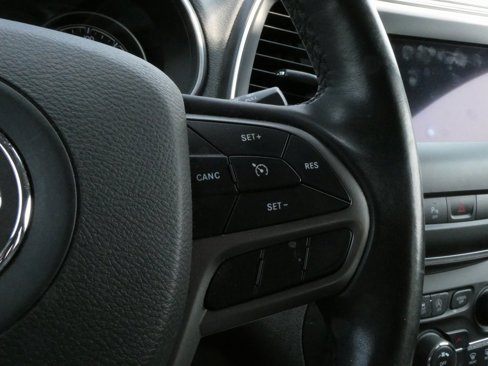 Used 2019 Jeep Cherokee Latitude Plus image 12