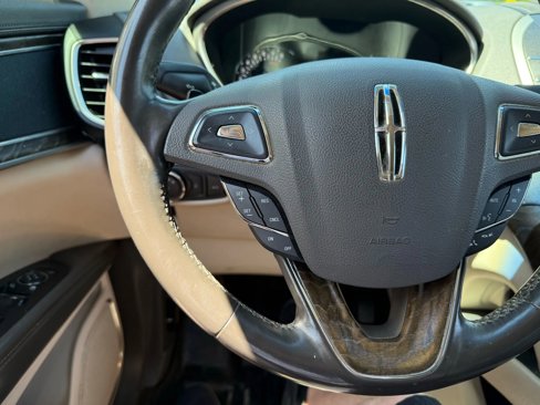 Used 2017 Lincoln MKX Reserve w/ Enhanced Security Package image 24