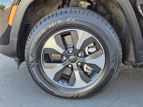 Used 2023 Jeep Grand Cherokee 4WD 4xe image 39