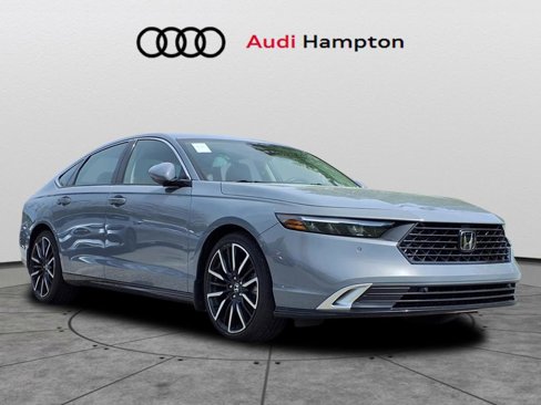 Used 2023 Honda Accord Touring image 1