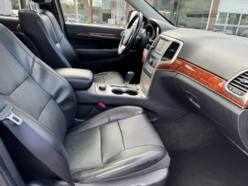 Used 2011 Jeep Grand Cherokee Limited w/ Luxury Group II image 28
