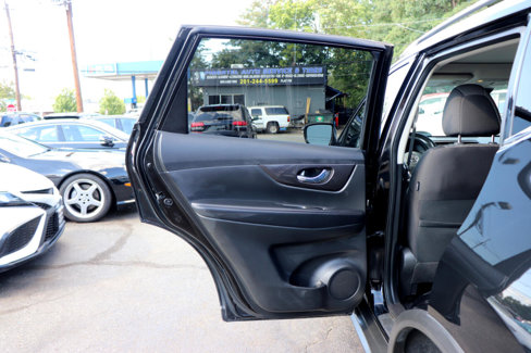 Used 2019 Nissan Rogue SV w/ Sun & Sound Touring Package image 25