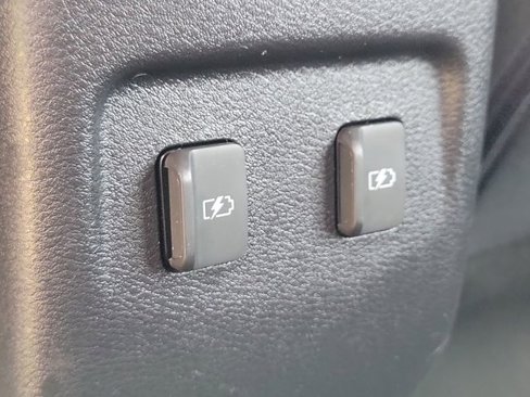 Used 2023 Nissan Kicks SV image 16