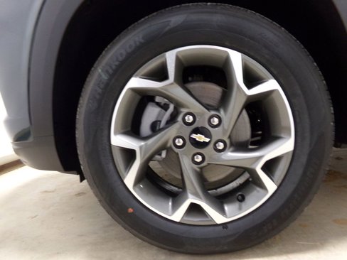 New 2025 Chevrolet Trax LT w/ Driver Confidence Package image 30