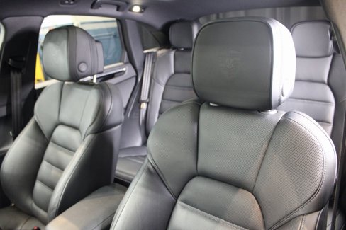 Certified 2024 Porsche Macan image 5