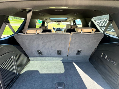 Used 2024 Chevrolet Tahoe Premier w/ Premium Package image 20