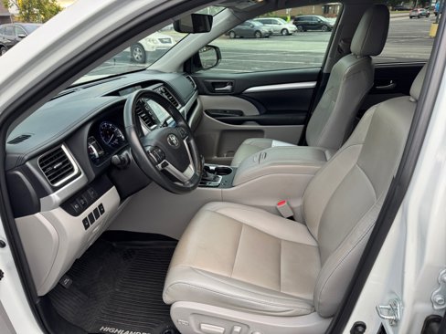 Used 2019 Toyota Highlander XLE image 34