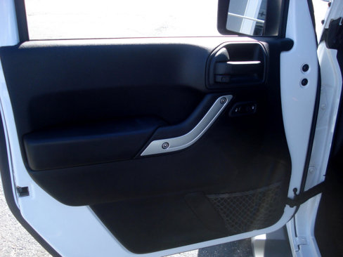 Used 2016 Jeep Wrangler Unlimited Sahara w/ Connectivity Group image 11