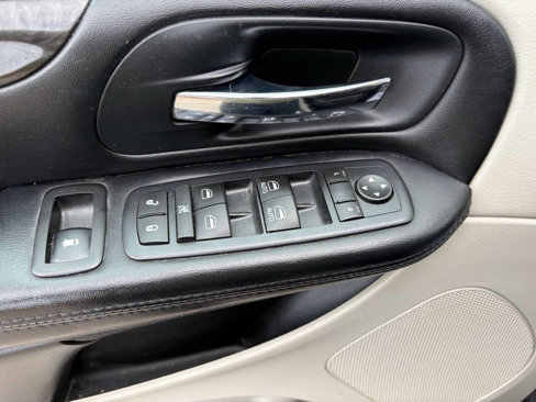 Used 2012 Dodge Grand Caravan SXT image 34