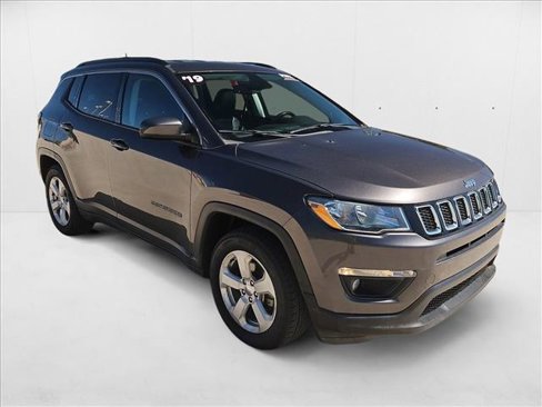 Used 2019 Jeep Compass Latitude w/ Popular Equipment Group image 3