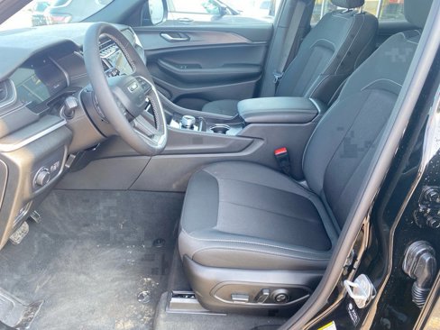 Used 2025 Jeep Grand Cherokee L Laredo w/ Trailer Tow Package image 9