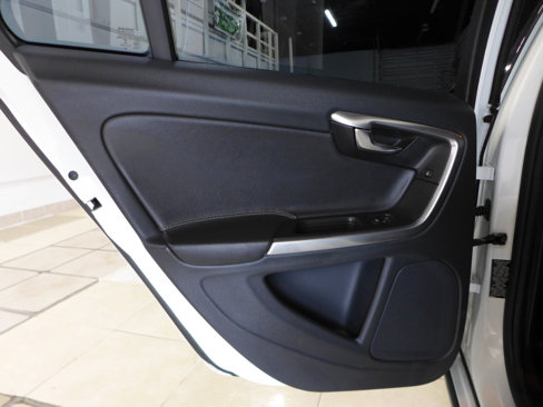 Used 2017 Volvo V60 T6 R-Design Platinum image 66