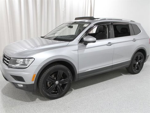 Used 2020 Volkswagen Tiguan SEL image 3
