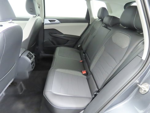 Certified 2025 Volkswagen Taos SE image 22