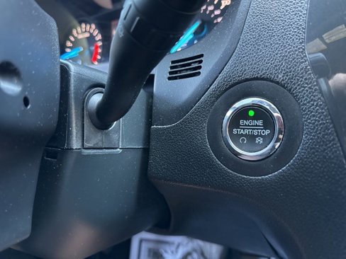 Used 2019 Ford Explorer XLT image 17