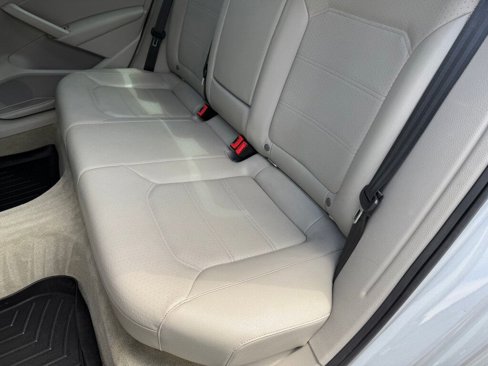 Used 2013 Volkswagen Passat TDI SE image 32