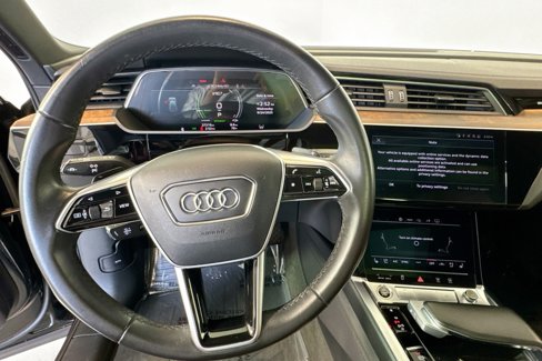 Used 2023 Audi e-tron Premium Plus w/ Premium Plus Package image 11